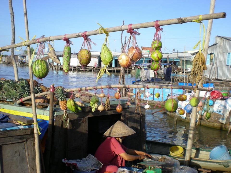 Cây sào treo đồ tại chợ nổi có ý nghĩa gì? - 2 Cây sào treo đồ tại chợ nổi có ý nghĩa gì? - 2