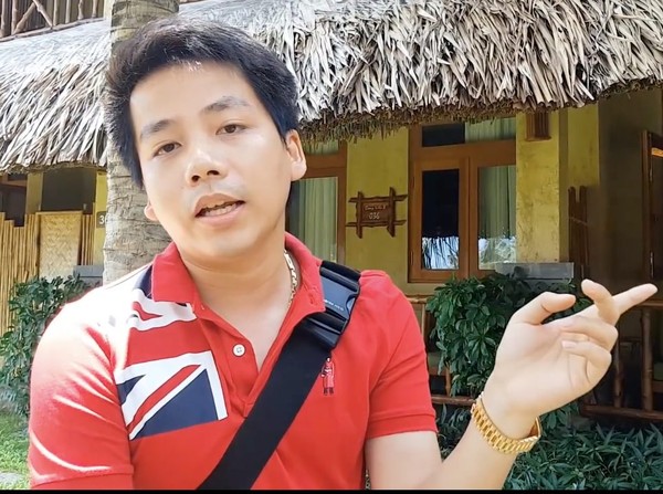 Khoa Pug gây 'choáng' khi ăn mừng nút vàng Youtube theo cách 'con nhà giàu': Gọi toàn món ăn xa xỉ bậc nhất thế giới mà không cần nhìn giá Khoa Pug gây 'choáng' khi ăn mừng nút vàng Youtube theo cách 'con nhà giàu': Gọi toàn món ăn xa xỉ bậc nhất thế giới mà không cần nhìn giá