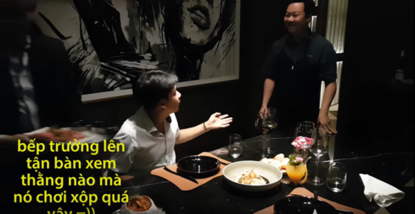 Khoa Pug gây 'choáng' khi ăn mừng nút vàng Youtube theo cách 'con nhà giàu': Gọi toàn món ăn xa xỉ bậc nhất thế giới mà không cần nhìn giá - 2 Khoa Pug gây 'choáng' khi ăn mừng nút vàng Youtube theo cách 'con nhà giàu': Gọi toàn món ăn xa xỉ bậc nhất thế giới mà không cần nhìn giá - 2
