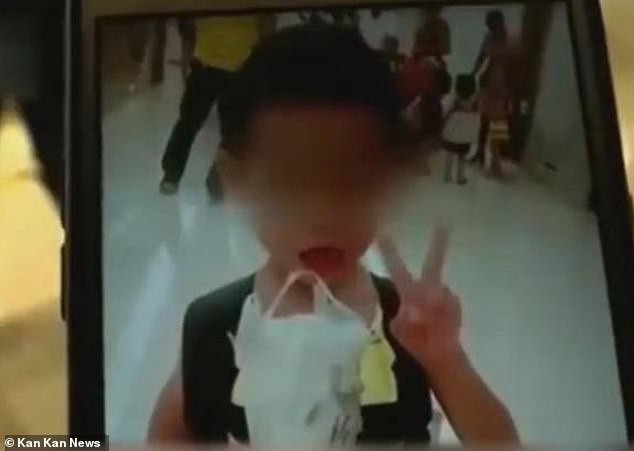 Nhiều nước trên thế giới xử phạt thẳng tay khi học sinh bị bỏ quên trên xe đến chết: Kẻ đi tù, người bị sa thải tức khắc, trường buộc phải đóng cửa Nhiều nước trên thế giới xử phạt thẳng tay khi học sinh bị bỏ quên trên xe đến chết: Kẻ đi tù, người bị sa thải tức khắc, trường buộc phải đóng cửa
