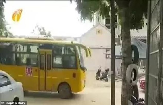 Nhiều nước trên thế giới xử phạt thẳng tay khi học sinh bị bỏ quên trên xe đến chết: Kẻ đi tù, người bị sa thải tức khắc, trường buộc phải đóng cửa - 2 Nhiều nước trên thế giới xử phạt thẳng tay khi học sinh bị bỏ quên trên xe đến chết: Kẻ đi tù, người bị sa thải tức khắc, trường buộc phải đóng cửa - 2
