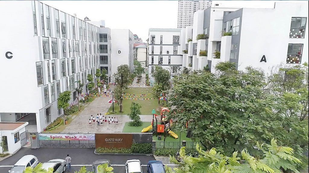 Trường Quốc tế Gateway Hà Nội - nơi bé trai lớp 1 tử vong vì nghi bị bỏ quên trên xe buýt có học phí tới gần 120 triệu/năm - 1 Trường Quốc tế Gateway Hà Nội - nơi bé trai lớp 1 tử vong vì nghi bị bỏ quên trên xe buýt có học phí tới gần 120 triệu/năm - 1