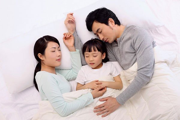 Nhà có con nhỏ ngủ chung phòng – 'yêu' sao cho an toàn và tế nhị Nhà có con nhỏ ngủ chung phòng – 'yêu' sao cho an toàn và tế nhị