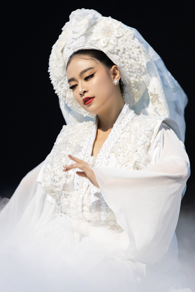 Giải mã 'Tứ Phủ' của Hoàng Thùy Linh: những biểu tượng thiêng liêng của tín ngưỡng thờ Mẫu - 5 Giải mã 'Tứ Phủ' của Hoàng Thùy Linh: những biểu tượng thiêng liêng của tín ngưỡng thờ Mẫu - 5