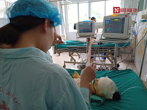 Vụ cô giáo đốt cồn dạy phòng chống cháy nổ: Nghẹn ngào lời kể của người mẹ trẻ - 2 Vụ cô giáo đốt cồn dạy phòng chống cháy nổ: Nghẹn ngào lời kể của người mẹ trẻ - 2
