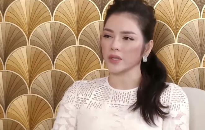 Lý Nhã Kỳ và quyết định kỳ lạ: 'Tôi sống không tốt thì sẽ bị mọi người chửi, la tên bố' Lý Nhã Kỳ và quyết định kỳ lạ: 'Tôi sống không tốt thì sẽ bị mọi người chửi, la tên bố'
