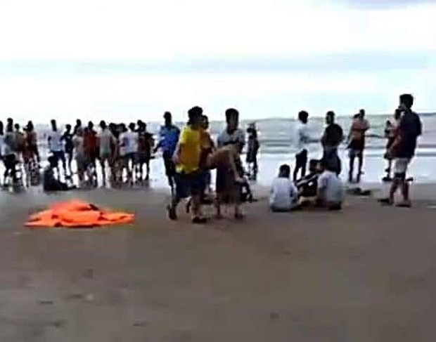 Vụ nhiều người đuối nước ở Bình Thuận: Thương cảm nữ sinh vừa tốt nghiệp ĐH - 1 Vụ nhiều người đuối nước ở Bình Thuận: Thương cảm nữ sinh vừa tốt nghiệp ĐH - 1