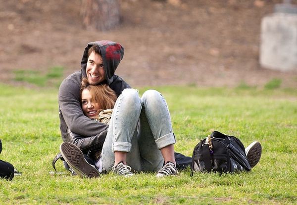 Miley Cyrus - Liam Hemsworth: Vượt qua 10 năm dài đằng đẵng để 'yêu lại từ đầu' rồi lại kết thúc bằng 2 chữ ly hôn - 3 Miley Cyrus - Liam Hemsworth: Vượt qua 10 năm dài đằng đẵng để 'yêu lại từ đầu' rồi lại kết thúc bằng 2 chữ ly hôn - 3