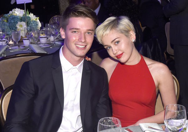Miley Cyrus - Liam Hemsworth: Vượt qua 10 năm dài đằng đẵng để 'yêu lại từ đầu' rồi lại kết thúc bằng 2 chữ ly hôn - 6 Miley Cyrus - Liam Hemsworth: Vượt qua 10 năm dài đằng đẵng để 'yêu lại từ đầu' rồi lại kết thúc bằng 2 chữ ly hôn - 6