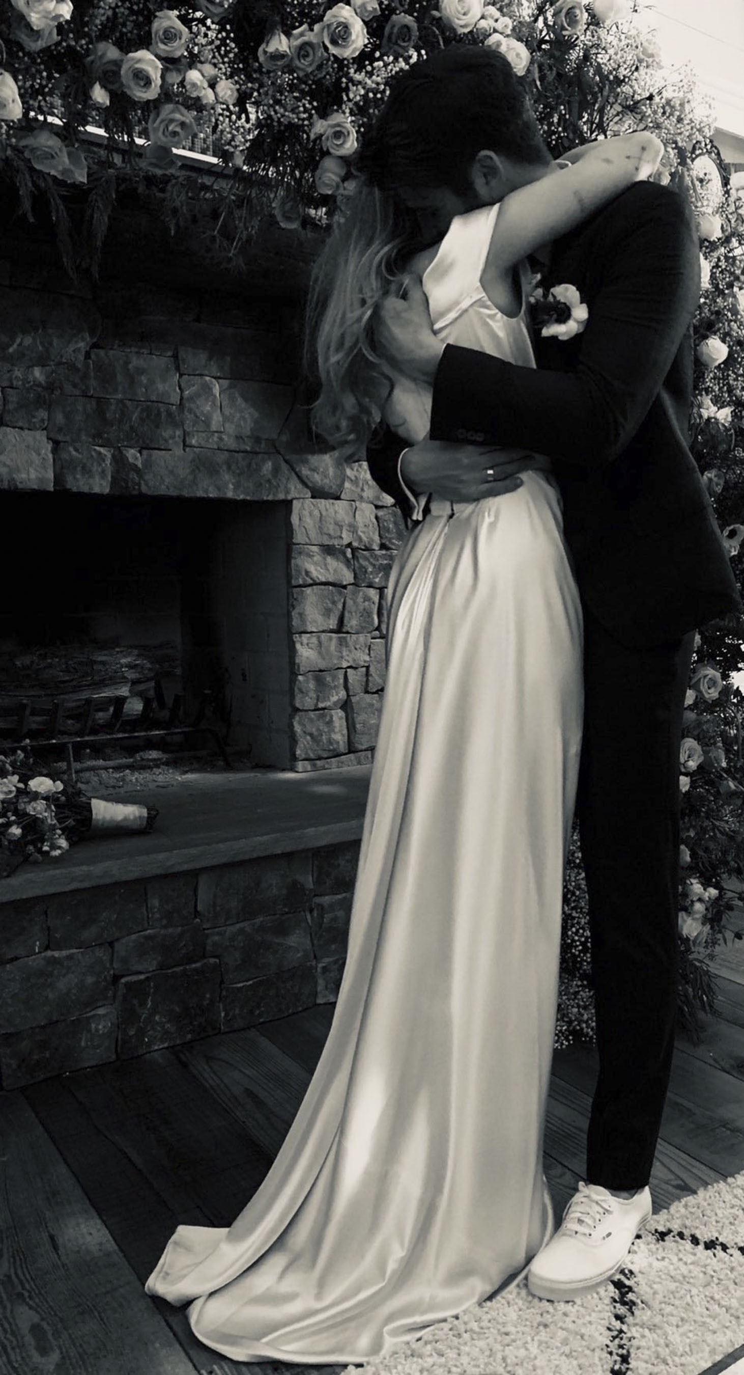 Miley Cyrus - Liam Hemsworth: Vượt qua 10 năm dài đằng đẵng để 'yêu lại từ đầu' rồi lại kết thúc bằng 2 chữ ly hôn - 9 Miley Cyrus - Liam Hemsworth: Vượt qua 10 năm dài đằng đẵng để 'yêu lại từ đầu' rồi lại kết thúc bằng 2 chữ ly hôn - 9