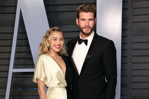 SỐC: Miley Cyrus và Liam Hemsworth xác nhận chia tay sau gần 1 năm kết hôn, và dấu hiệu lại từ chiếc nhẫn cưới SỐC: Miley Cyrus và Liam Hemsworth xác nhận chia tay sau gần 1 năm kết hôn, và dấu hiệu lại từ chiếc nhẫn cưới