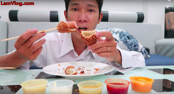 Lâm Vlog chuyên làm clip ăn uống đúng 12 giờ đêm: Thế mạnh của người khác là ngoại hình, thế mạnh của mình là sự khác lạ - 4 Lâm Vlog chuyên làm clip ăn uống đúng 12 giờ đêm: Thế mạnh của người khác là ngoại hình, thế mạnh của mình là sự khác lạ - 4