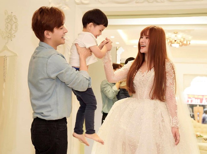 Bảo mẫu của con trai Thu Thủy lên tiếng về Kin Nguyễn hậu lùm xùm cấu tay: 'Ba dượng không bao giờ được như ba ruột' - 2 Bảo mẫu của con trai Thu Thủy lên tiếng về Kin Nguyễn hậu lùm xùm cấu tay: 'Ba dượng không bao giờ được như ba ruột' - 2