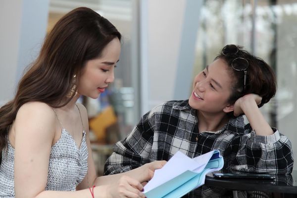 'Tiểu tam' Quỳnh Nga đăng loạt ảnh hậu trường, gián tiếp trả lời nghi vấn liệu có xuất hiện trong tập cuối 'Về nhà đi con' - 15 'Tiểu tam' Quỳnh Nga đăng loạt ảnh hậu trường, gián tiếp trả lời nghi vấn liệu có xuất hiện trong tập cuối 'Về nhà đi con' - 15