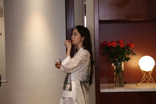 'Tiểu tam' Quỳnh Nga đăng loạt ảnh hậu trường, gián tiếp trả lời nghi vấn liệu có xuất hiện trong tập cuối 'Về nhà đi con' - 8 'Tiểu tam' Quỳnh Nga đăng loạt ảnh hậu trường, gián tiếp trả lời nghi vấn liệu có xuất hiện trong tập cuối 'Về nhà đi con' - 8