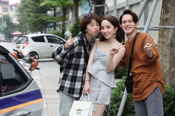 'Tiểu tam' Quỳnh Nga đăng loạt ảnh hậu trường, gián tiếp trả lời nghi vấn liệu có xuất hiện trong tập cuối 'Về nhà đi con' - 9 'Tiểu tam' Quỳnh Nga đăng loạt ảnh hậu trường, gián tiếp trả lời nghi vấn liệu có xuất hiện trong tập cuối 'Về nhà đi con' - 9