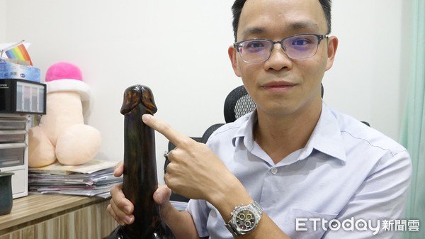 Đang 'vui vẻ' với vợ, người đàn ông khóc thét khi thấy 'cậu nhỏ' chảy đầy máu - 1 Đang 'vui vẻ' với vợ, người đàn ông khóc thét khi thấy 'cậu nhỏ' chảy đầy máu - 1