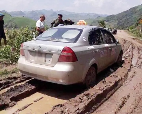 Vụ sát hại lái xe taxi: Lời kể của người đưa nghi phạm qua sông Vụ sát hại lái xe taxi: Lời kể của người đưa nghi phạm qua sông