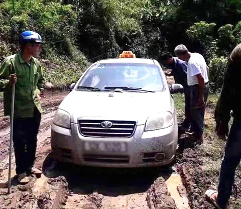 Vụ sát hại lái xe taxi: Lời kể của người đưa nghi phạm qua sông - 3 Vụ sát hại lái xe taxi: Lời kể của người đưa nghi phạm qua sông - 3