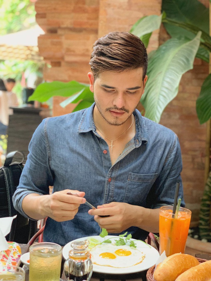 Chân dung trai trẻ lộ ảnh tình tứ bên Siu Black: Body chuẩn chỉnh, lại là 'bạn trai' một thời của Hoa hậu H'Hen Niê - 14 Chân dung trai trẻ lộ ảnh tình tứ bên Siu Black: Body chuẩn chỉnh, lại là 'bạn trai' một thời của Hoa hậu H'Hen Niê - 14