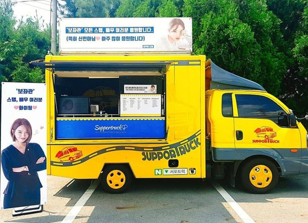Sau thời gian dài im ắng, tài tử Kim Woo Bin gây sốt vì thể hiện tình cảm với Shin Min Ah mặc kệ trời nắng nóng Sau thời gian dài im ắng, tài tử Kim Woo Bin gây sốt vì thể hiện tình cảm với Shin Min Ah mặc kệ trời nắng nóng