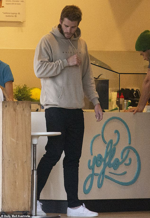 Liam Hemsworth cuối cùng cũng xuất đầu lộ diện hậu chia tay, câu trả lời phỏng vấn báo chí gây chú ý lớn Liam Hemsworth cuối cùng cũng xuất đầu lộ diện hậu chia tay, câu trả lời phỏng vấn báo chí gây chú ý lớn