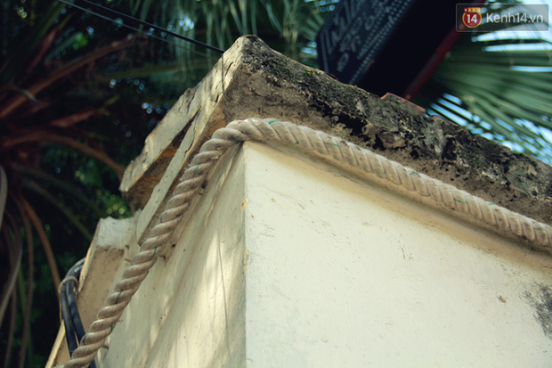 Hà Nội: Người dân vô tư ngồi bán hàng, trú nắng dưới bức tường rào sắp đổ sập của nhà khách La Thành - 8 Hà Nội: Người dân vô tư ngồi bán hàng, trú nắng dưới bức tường rào sắp đổ sập của nhà khách La Thành - 8
