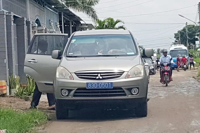 Vụ xe công đi đám cưới con Trưởng đoàn Đại biểu Quốc hội: 'Tự nhận rút kinh nghiệm!' Vụ xe công đi đám cưới con Trưởng đoàn Đại biểu Quốc hội: 'Tự nhận rút kinh nghiệm!'
