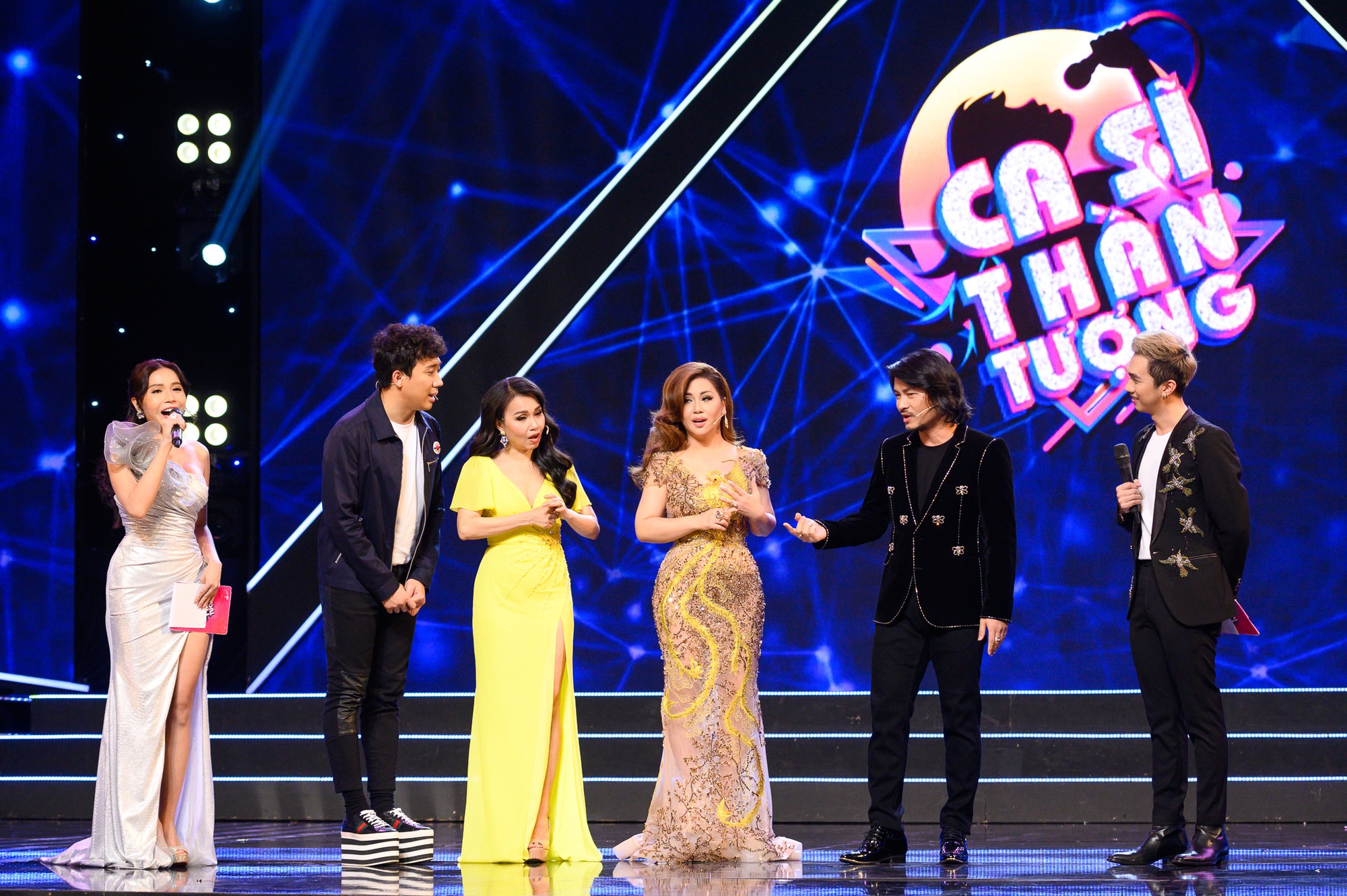 Đang mải catwalk 'thần thái', Trấn Thành ngã 'sấp mặt' giữa sân khấu vì đi giày độn 20cm - 1 Đang mải catwalk 'thần thái', Trấn Thành ngã 'sấp mặt' giữa sân khấu vì đi giày độn 20cm - 1