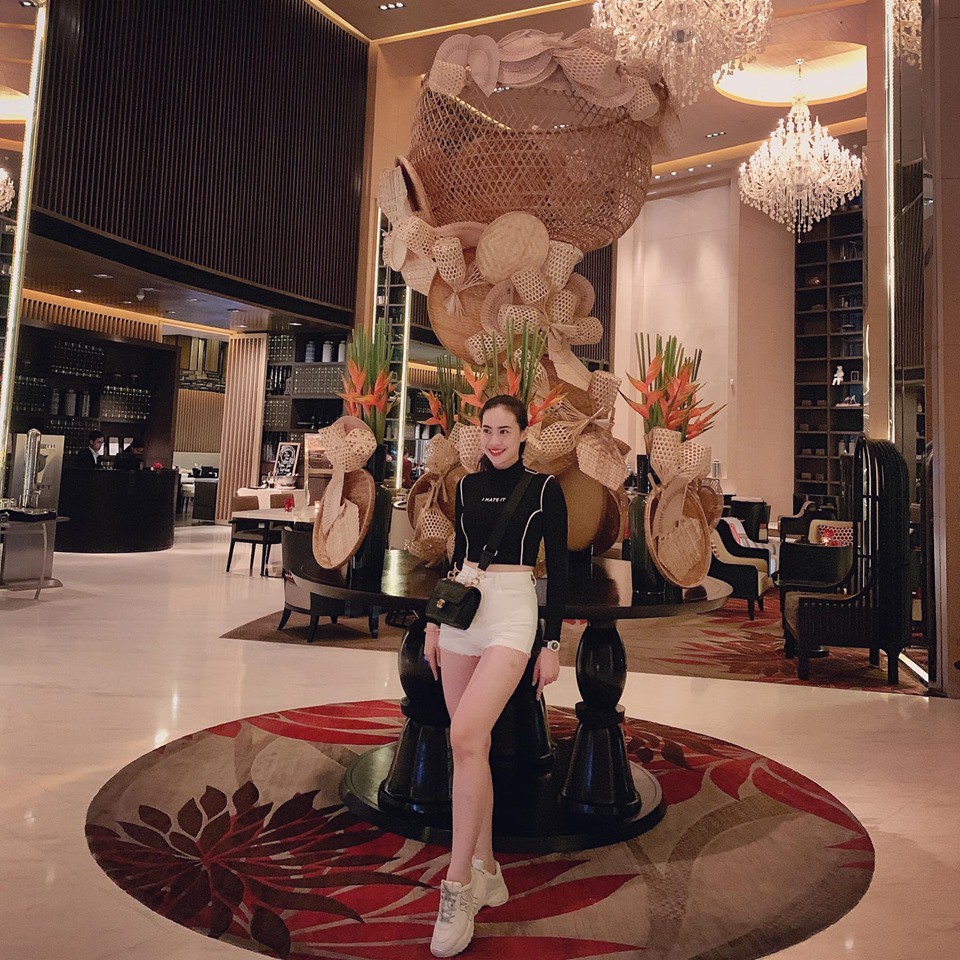 Vừa chia tay Nhật Lê, Quang Hải 'đào hoa' đã có ngay bạn gái mới, xinh đẹp chả kém tình cũ? - 5 Vừa chia tay Nhật Lê, Quang Hải 'đào hoa' đã có ngay bạn gái mới, xinh đẹp chả kém tình cũ? - 5