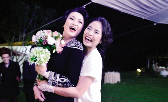 Mẹ chồng ca nương Kiều Anh tiết lộ 'cách làm mẹ chồng': 'Đôi khi cũng phải nhịn nó, một điều nhịn là chín điều lành' Mẹ chồng ca nương Kiều Anh tiết lộ 'cách làm mẹ chồng': 'Đôi khi cũng phải nhịn nó, một điều nhịn là chín điều lành'