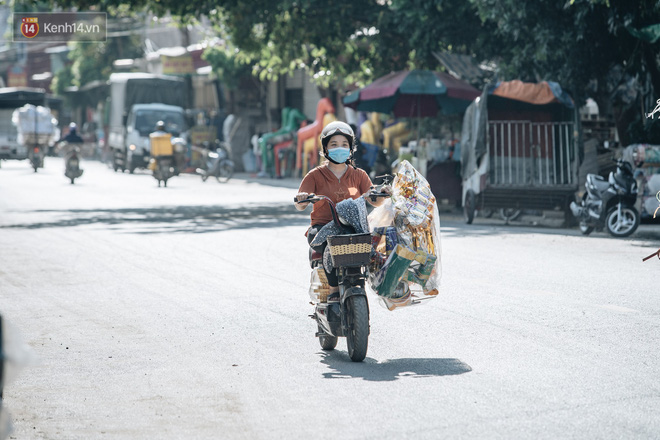 'Thủ phủ vàng mã' lớn nhất cả nước tấp nập 'tháng cô hồn': túi Chanel, xe phân khối lớn, xe đạp điện xuất xưởng - 2 'Thủ phủ vàng mã' lớn nhất cả nước tấp nập 'tháng cô hồn': túi Chanel, xe phân khối lớn, xe đạp điện xuất xưởng - 2