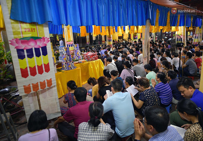 Hàng ngàn người đến chùa Phúc Khánh dự lễ Vu Lan, không còn cảnh chen chúc tràn xuống lòng đường - 1 Hàng ngàn người đến chùa Phúc Khánh dự lễ Vu Lan, không còn cảnh chen chúc tràn xuống lòng đường - 1