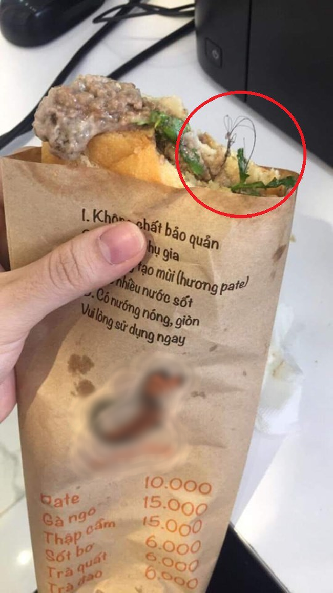 Thương hiệu bánh mỳ nổi tiếng Hà Nội bị tố mất vệ sinh, 'tặng kèm topping' lẫn trong pate là một... búi tóc Thương hiệu bánh mỳ nổi tiếng Hà Nội bị tố mất vệ sinh, 'tặng kèm topping' lẫn trong pate là một... búi tóc
