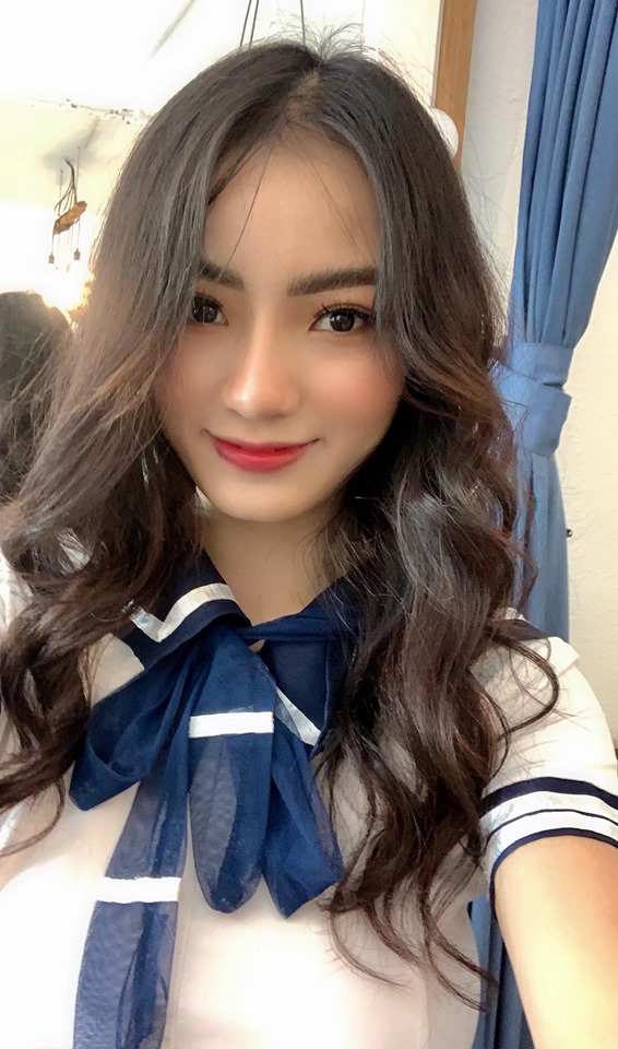 'Nữ chủ tịch' giả nghèo đi nhặt rác được dân mạng chú ý vì quá sexy, gợi cảm - 4 'Nữ chủ tịch' giả nghèo đi nhặt rác được dân mạng chú ý vì quá sexy, gợi cảm - 4