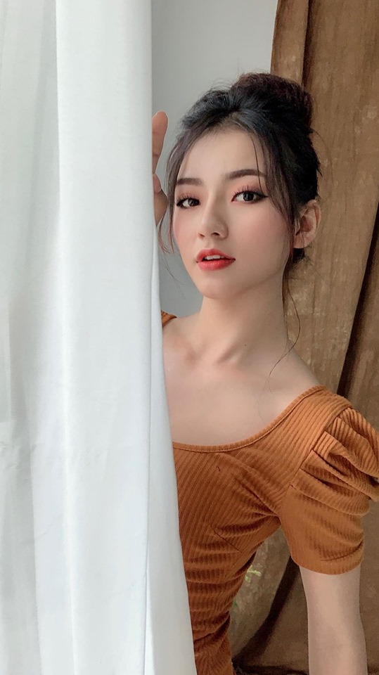 'Nữ chủ tịch' giả nghèo đi nhặt rác được dân mạng chú ý vì quá sexy, gợi cảm - 5 'Nữ chủ tịch' giả nghèo đi nhặt rác được dân mạng chú ý vì quá sexy, gợi cảm - 5