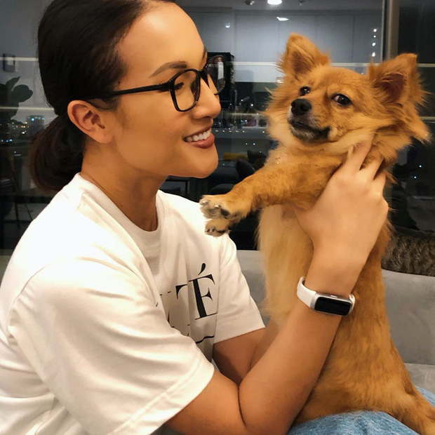 'Dăm ba' thứ nổi tiếng của YouTuber, hot girl với streamer Việt: Sang chảnh ở đâu chứ về nhà thì cũng è cổ phục vụ boss thôi! - 1 'Dăm ba' thứ nổi tiếng của YouTuber, hot girl với streamer Việt: Sang chảnh ở đâu chứ về nhà thì cũng è cổ phục vụ boss thôi! - 1