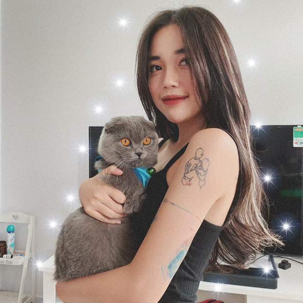'Dăm ba' thứ nổi tiếng của YouTuber, hot girl với streamer Việt: Sang chảnh ở đâu chứ về nhà thì cũng è cổ phục vụ boss thôi! - 7 'Dăm ba' thứ nổi tiếng của YouTuber, hot girl với streamer Việt: Sang chảnh ở đâu chứ về nhà thì cũng è cổ phục vụ boss thôi! - 7