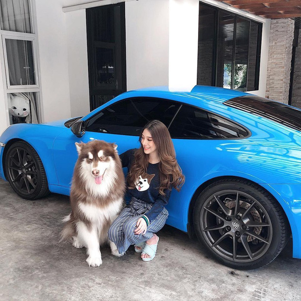 Đã xinh, giỏi lại còn sở hữu 80 chiếc siêu xe, gái đẹp này xứng đáng là 'thiên hạ đệ nhất đầu thai' - 2 Đã xinh, giỏi lại còn sở hữu 80 chiếc siêu xe, gái đẹp này xứng đáng là 'thiên hạ đệ nhất đầu thai' - 2