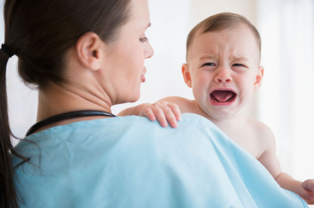 Tại sao trẻ con luôn khóc khi gặp một số người? Tại sao trẻ con luôn khóc khi gặp một số người?