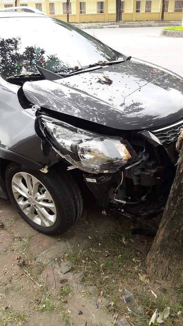 Xôn xao vụ VinFast Fadil không bung túi khí khi va chạm gốc cây tại Hải Dương: Câu trả lời của hãng xe Việt tiết lộ nhiều điều Xôn xao vụ VinFast Fadil không bung túi khí khi va chạm gốc cây tại Hải Dương: Câu trả lời của hãng xe Việt tiết lộ nhiều điều