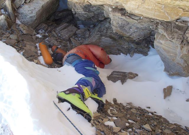 Vì sao thi thể nổi tiếng nhất đỉnh Everest không được chôn cất trong suốt 20 năm? Vì sao thi thể nổi tiếng nhất đỉnh Everest không được chôn cất trong suốt 20 năm?