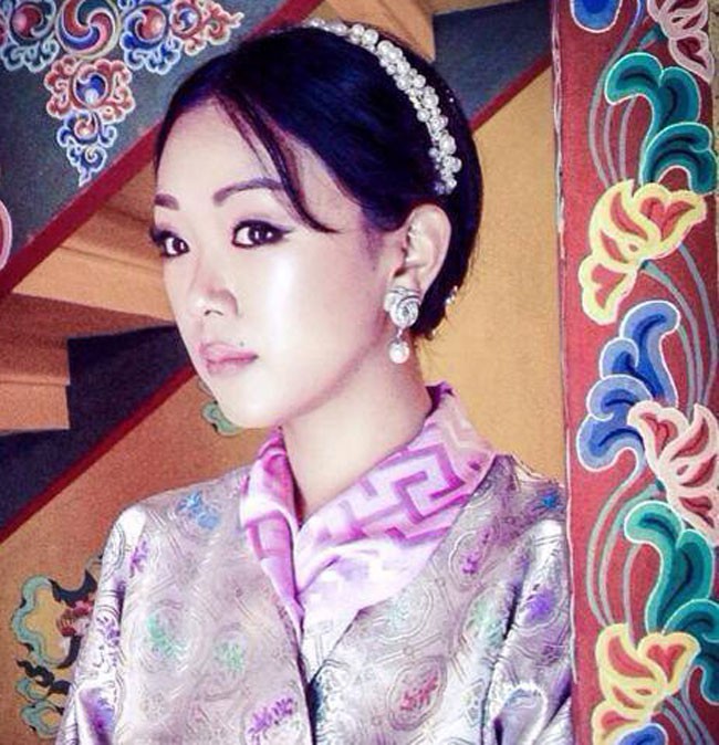 Danh tính Công chúa Bhutan đang khiến cộng đồng mạng phát sốt với khí chất ngút ngàn: Xinh đẹp bậc nhất, học vấn đỉnh cao cùng người chồng hoàn hảo - 3 Danh tính Công chúa Bhutan đang khiến cộng đồng mạng phát sốt với khí chất ngút ngàn: Xinh đẹp bậc nhất, học vấn đỉnh cao cùng người chồng hoàn hảo - 3