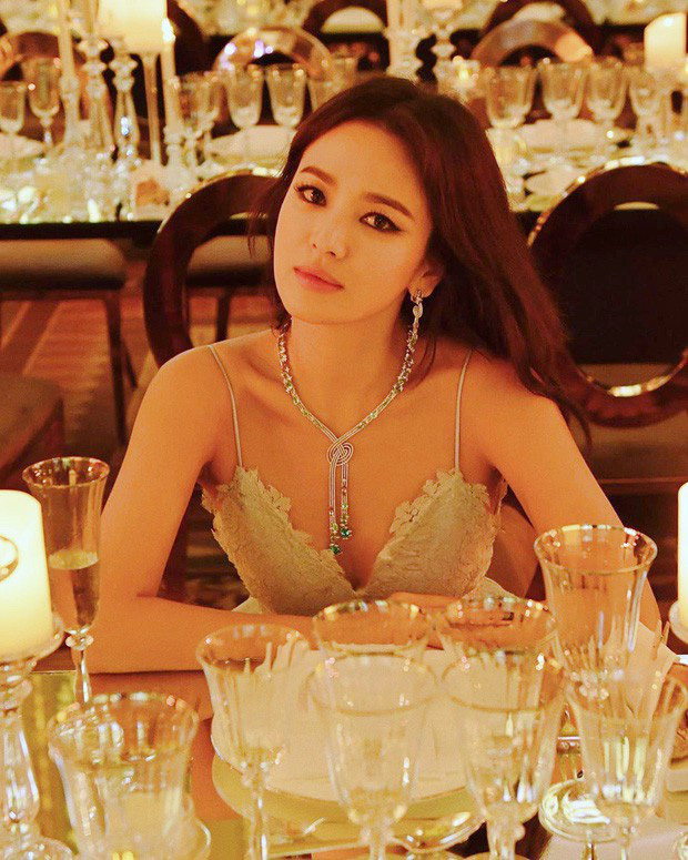 Song Hye Kyo lần đầu tung bộ ảnh hậu ly hôn: Quyền lực, lột xác cá tính lạ thường nhưng lại bất ngờ bị netizen chê - 5 Song Hye Kyo lần đầu tung bộ ảnh hậu ly hôn: Quyền lực, lột xác cá tính lạ thường nhưng lại bất ngờ bị netizen chê - 5