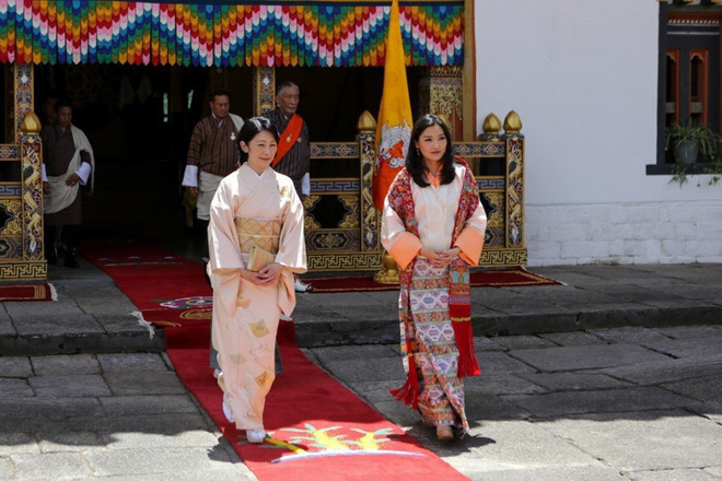 Hoàng hậu Bhutan đọ sắc Thái tử phi Nhật Bản nhưng 2 Hoàng tử nhỏ mới là tâm điểm chú ý - 3 Hoàng hậu Bhutan đọ sắc Thái tử phi Nhật Bản nhưng 2 Hoàng tử nhỏ mới là tâm điểm chú ý - 3