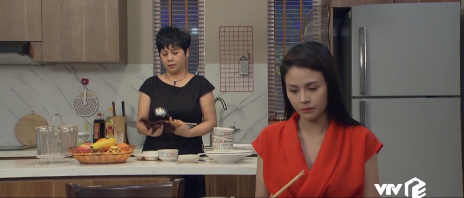 Những nhân viên gương mẫu tập 4: 'Mẹ chồng' Lan Hương chì chiết nhân viên cấp dưới như con đẻ chỉ vì sai chính tả - 6 Những nhân viên gương mẫu tập 4: 'Mẹ chồng' Lan Hương chì chiết nhân viên cấp dưới như con đẻ chỉ vì sai chính tả - 6
