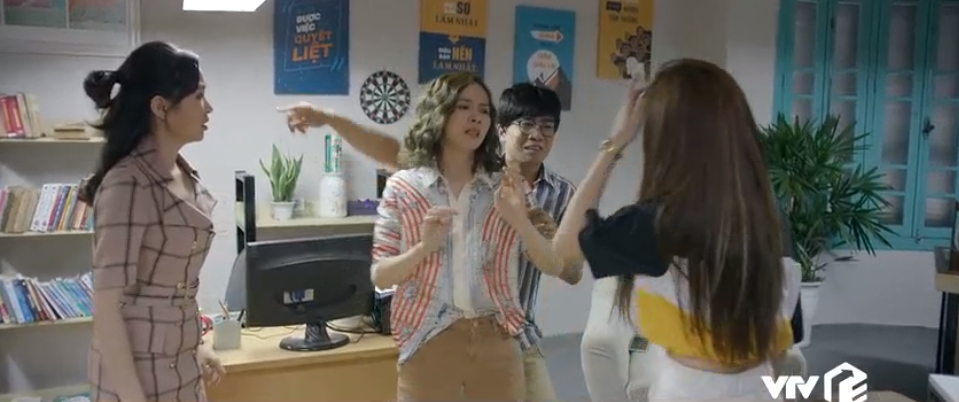 Những nhân viên gương mẫu tập 5: Hết bị 'mẹ chồng' Lan Hương hạch sách, Chi trở thành 'tiểu tam' bất đắc dĩ - 4 Những nhân viên gương mẫu tập 5: Hết bị 'mẹ chồng' Lan Hương hạch sách, Chi trở thành 'tiểu tam' bất đắc dĩ - 4