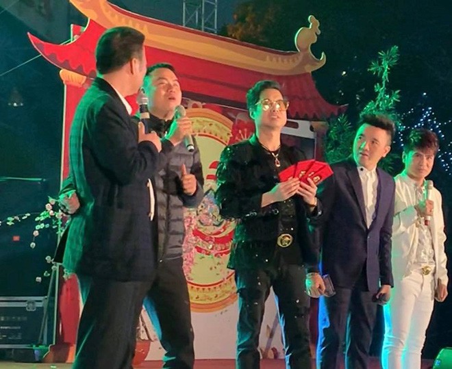Cuộc sống của Ngọc Sơn ở tuổi 51: Cô đơn lẻ bóng, để mẹ ruột giữ toàn bộ tiền - 2 Cuộc sống của Ngọc Sơn ở tuổi 51: Cô đơn lẻ bóng, để mẹ ruột giữ toàn bộ tiền - 2