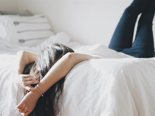 Giật mình ngó lại đời sống gối chăn vì câu chuyện 'áo mưa' Giật mình ngó lại đời sống gối chăn vì câu chuyện 'áo mưa'