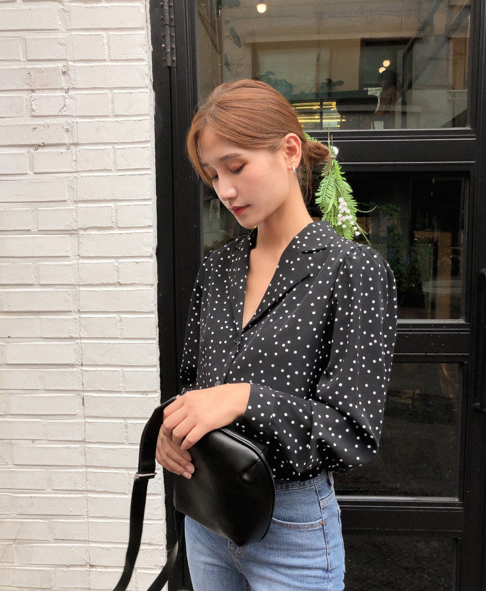 HH Thu Thảo đích thị là tín đồ của áo blouse và bạn sẽ không phải hối hận nếu học theo cô, sắm ngay 5 kiểu sau - 5 HH Thu Thảo đích thị là tín đồ của áo blouse và bạn sẽ không phải hối hận nếu học theo cô, sắm ngay 5 kiểu sau - 5